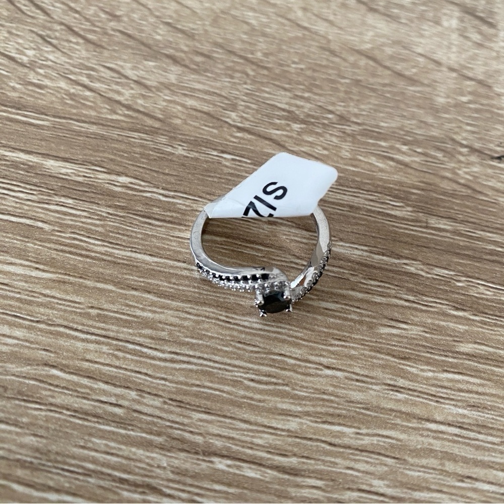 Charmed Aroma Black and White Size 8 Sterling Silver 925 Ring - Picture 3 of 7